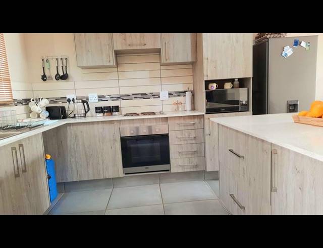3 BEDROOM TOWNHOUSE FOR SALE IN WATERKLOOF EAST